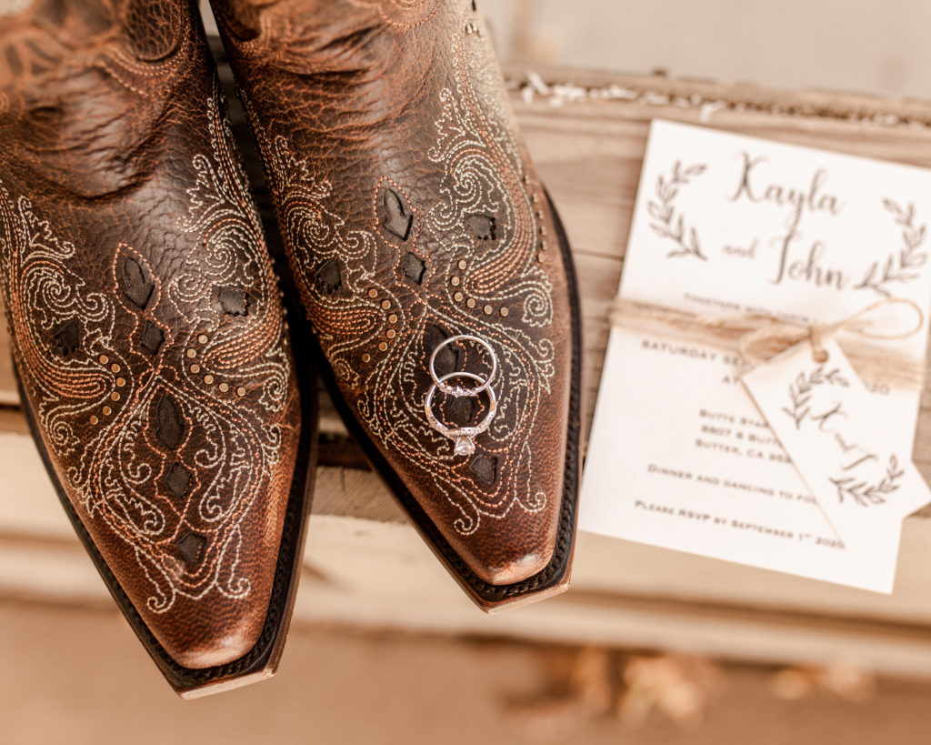 Western Wedding Flatlay.
Wedding flatlays. Wedding detail photos. Western Weddings. Northern California Wedding.