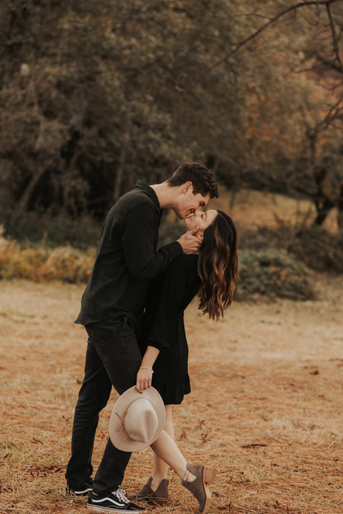 engagement photo outfits