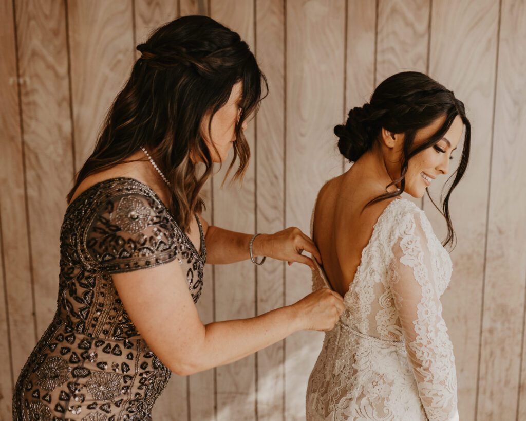 must have wedding photos for brides